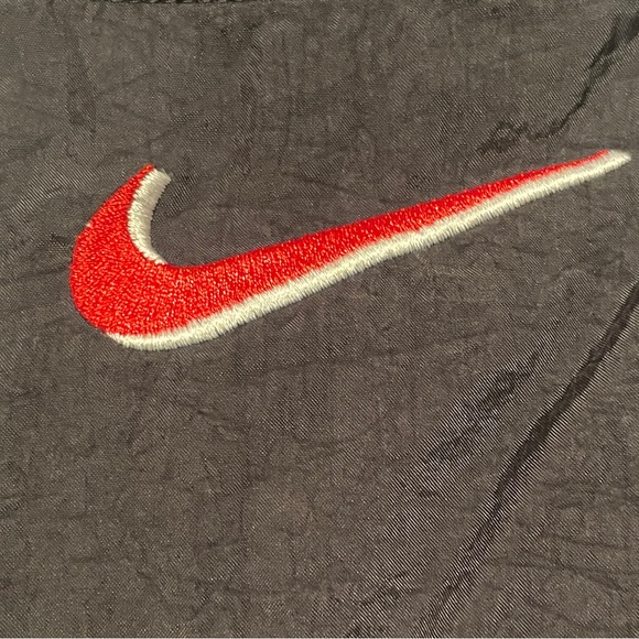 NIKE swoosh windbreaker, white,black and red, Size US L - Picture 6 of 6